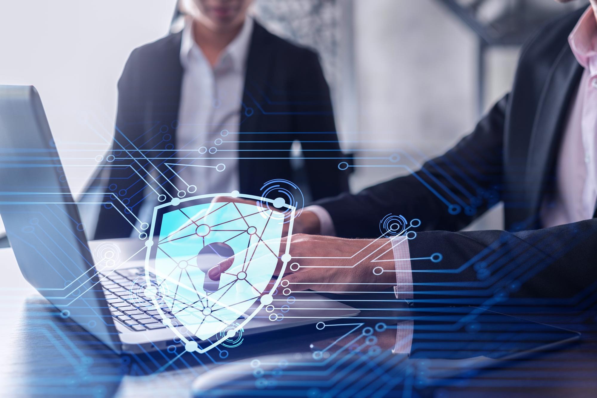 dwoch-biznesmenow-w-strojach-wizytowych-pracujacych-nad-projektem-ochrony-cyberbezpieczenstwa-miedzynarodowej-firmy-za-pomoca-laptopa-ikony-klodki-hologram-koncepcja-pracy-zespolowej (1) dwoch-biznesmenow-w-strojach-wizytowych-pracujacych-nad-projektem-ochrony-cyberbezpieczenstwa-miedzynarodowej-firmy-za-pomoca-laptopa-ikony-klodki-hologram-koncepcja-pracy-zespolowej (1)